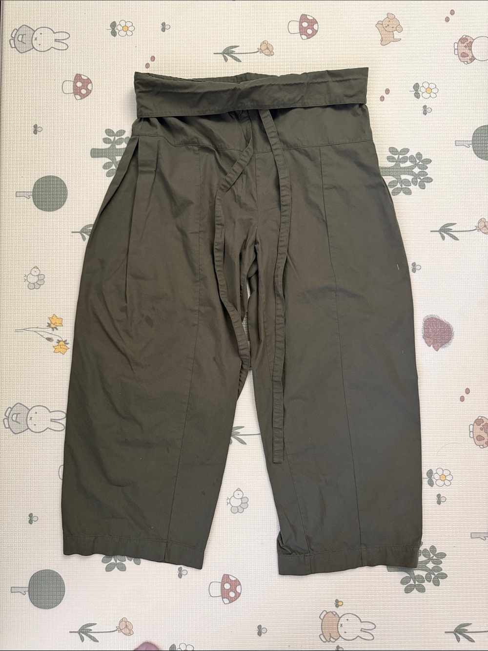 Banana Republic White Lotus Oversized Fisherman Pant